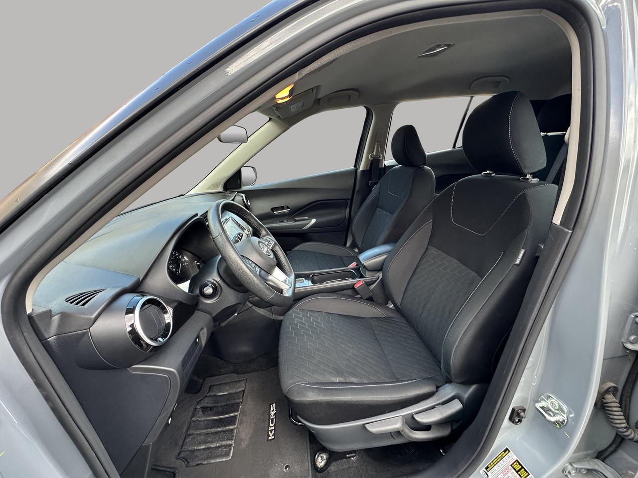 2025 Nissan Kicks Play SV | Reverse Cam | Heated Seats Photo