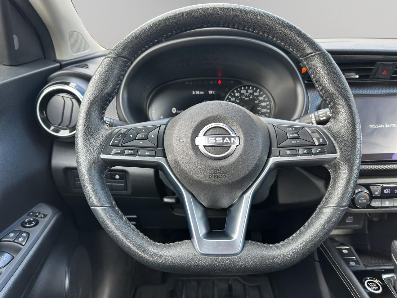 2025 Nissan Kicks Play SV | Reverse Cam | Heated Seats Photo