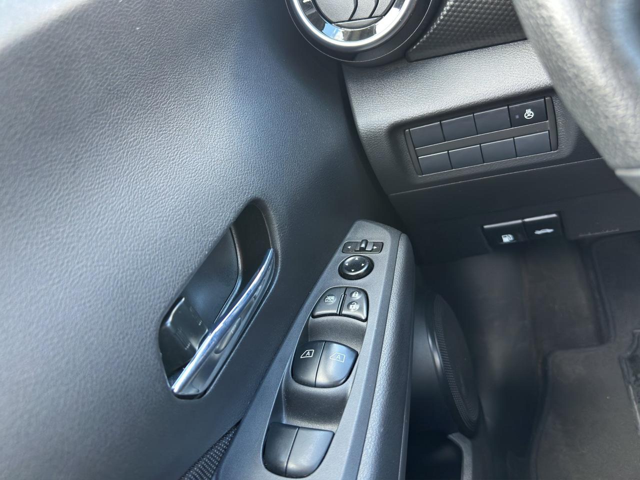 2025 Nissan Kicks Play SV | Reverse Cam | Heated Seats Photo