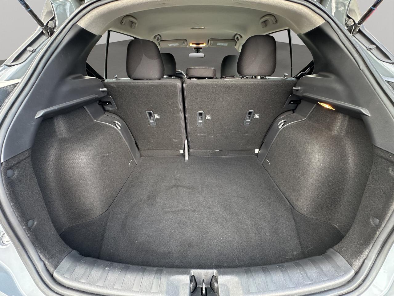 2025 Nissan Kicks Play SV | Reverse Cam | Heated Seats Photo