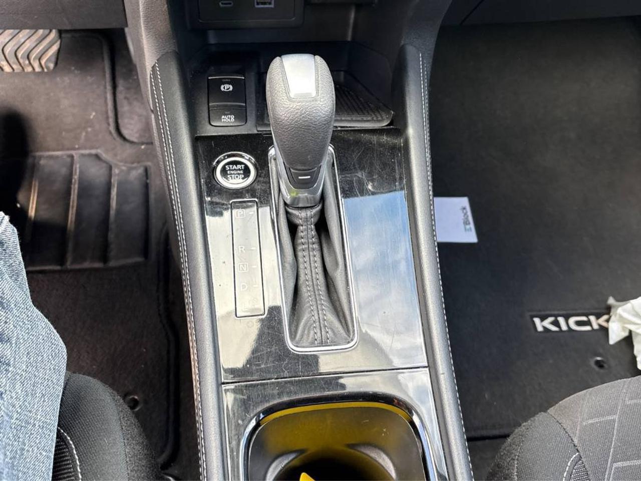 2025 Nissan Kicks Play SV | Reverse Cam | Heated Seats Photo