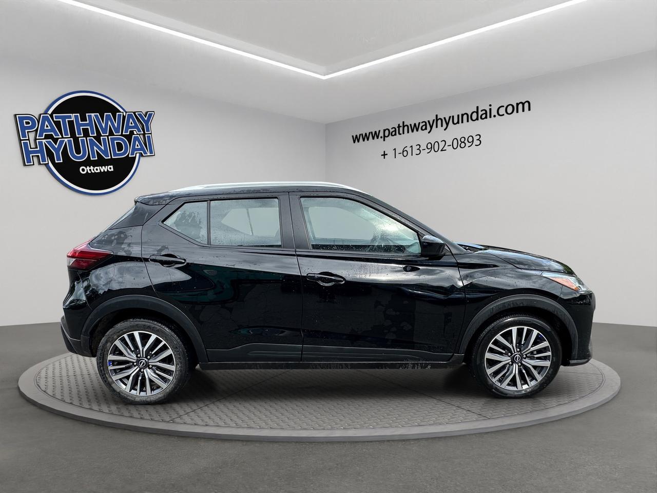 2025 Nissan Kicks Play SV | Reverse Cam | Heated Seats Photo