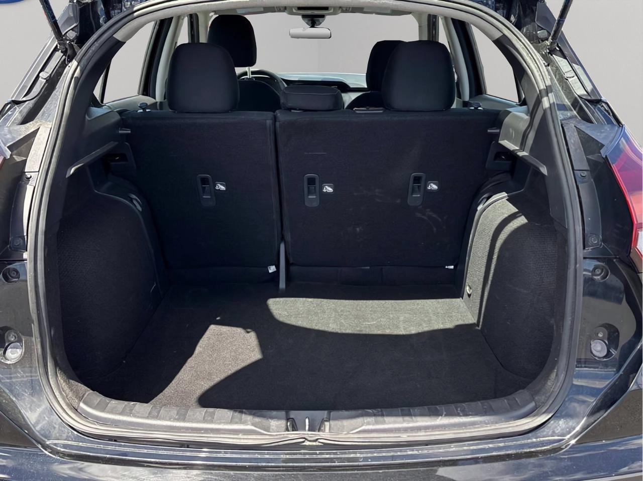 2025 Nissan Kicks Play SV | Reverse Cam | Heated Seats Photo