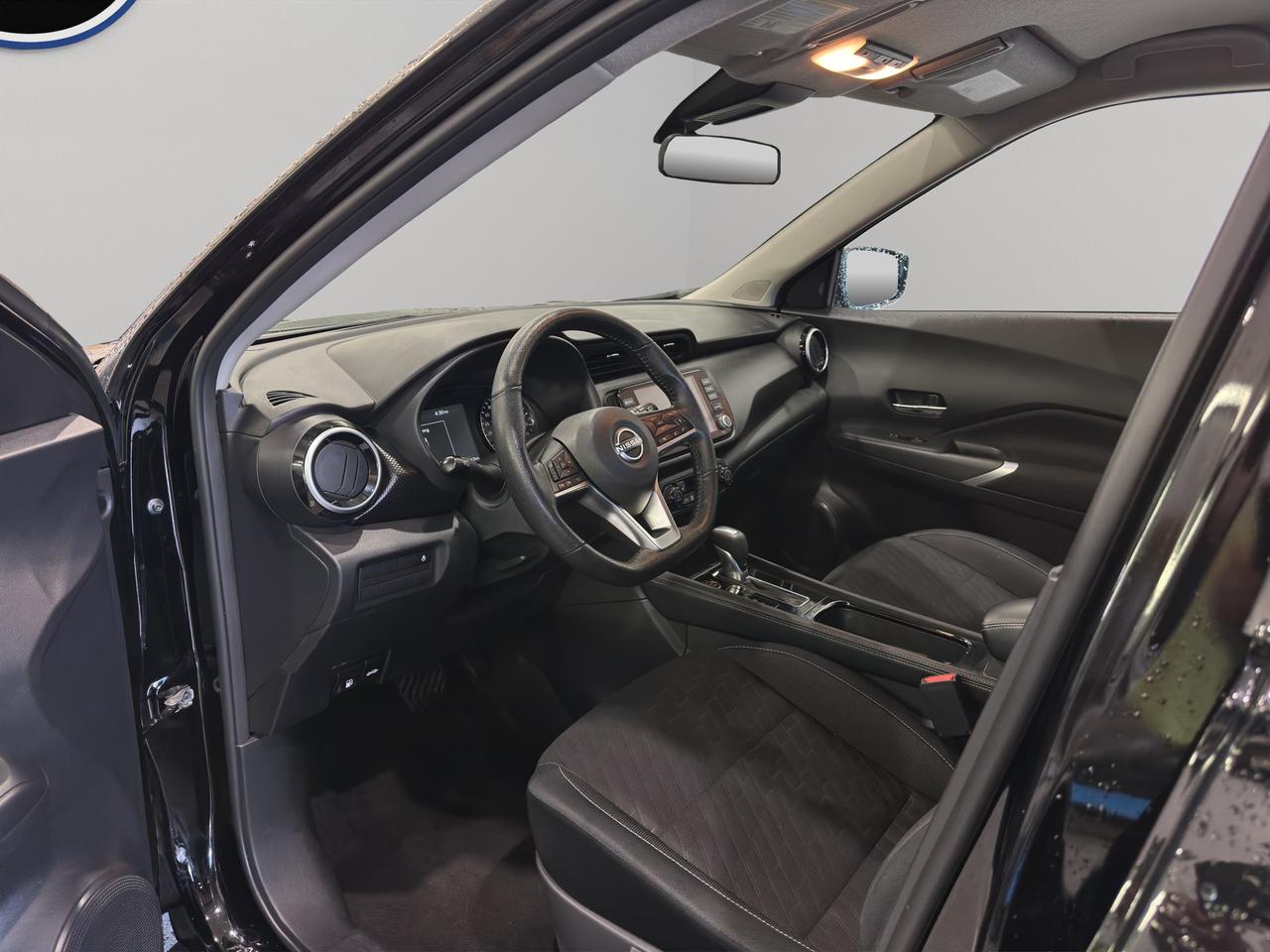 2025 Nissan Kicks Play SV | Reverse Cam | Heated Seats Photo