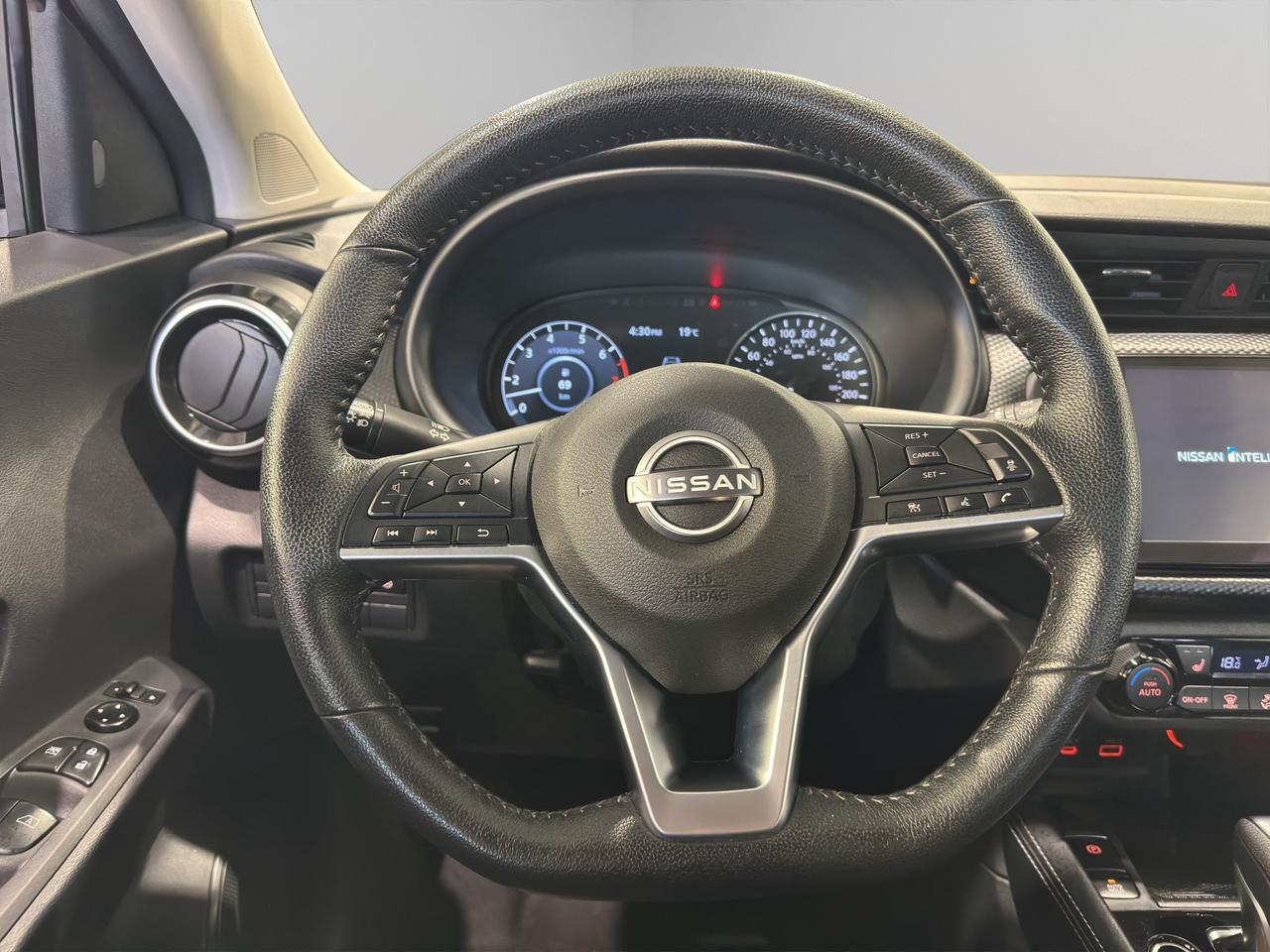 2025 Nissan Kicks Play SV | Reverse Cam | Heated Seats Photo
