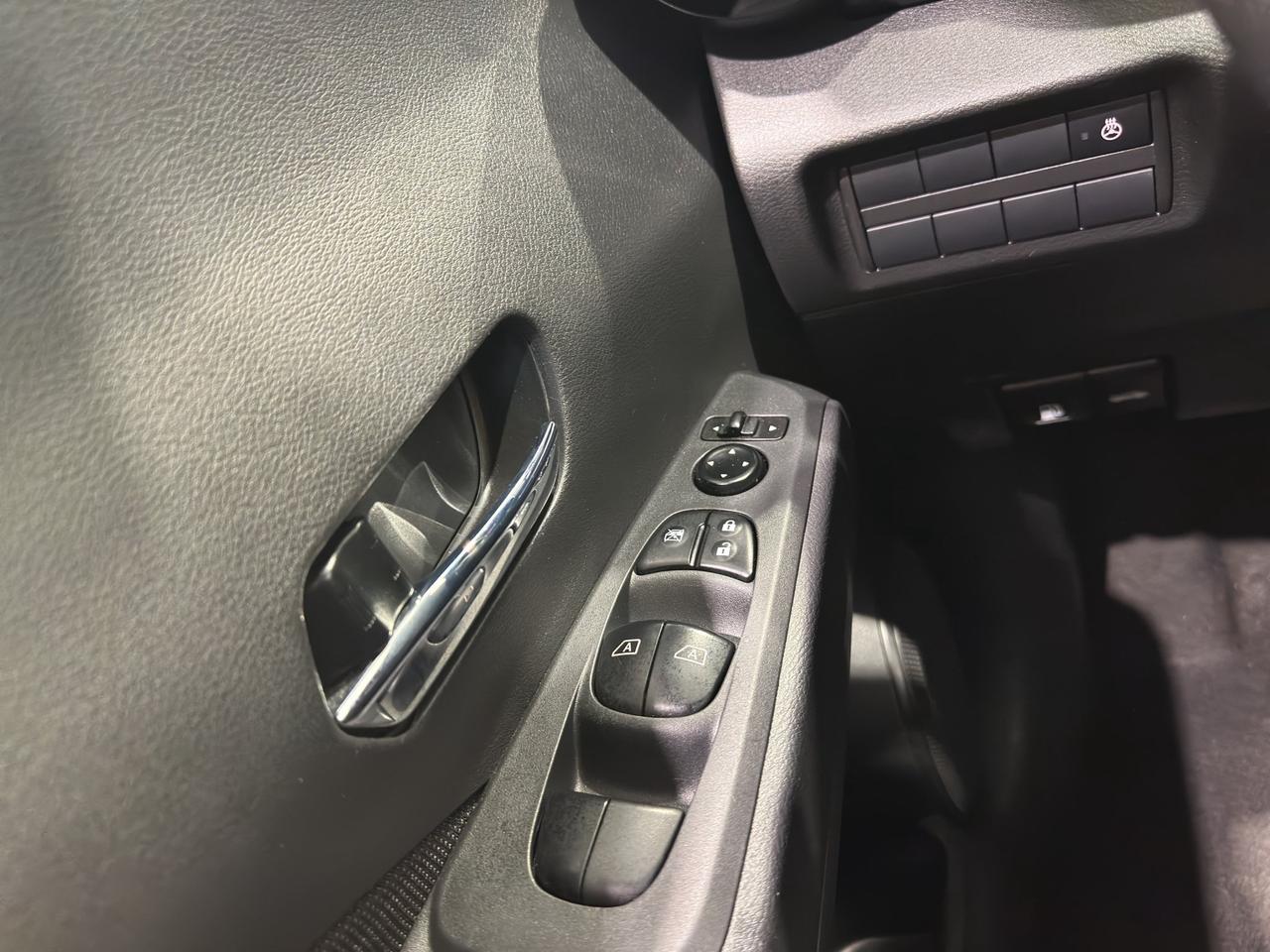 2025 Nissan Kicks Play SV | Reverse Cam | Heated Seats Photo
