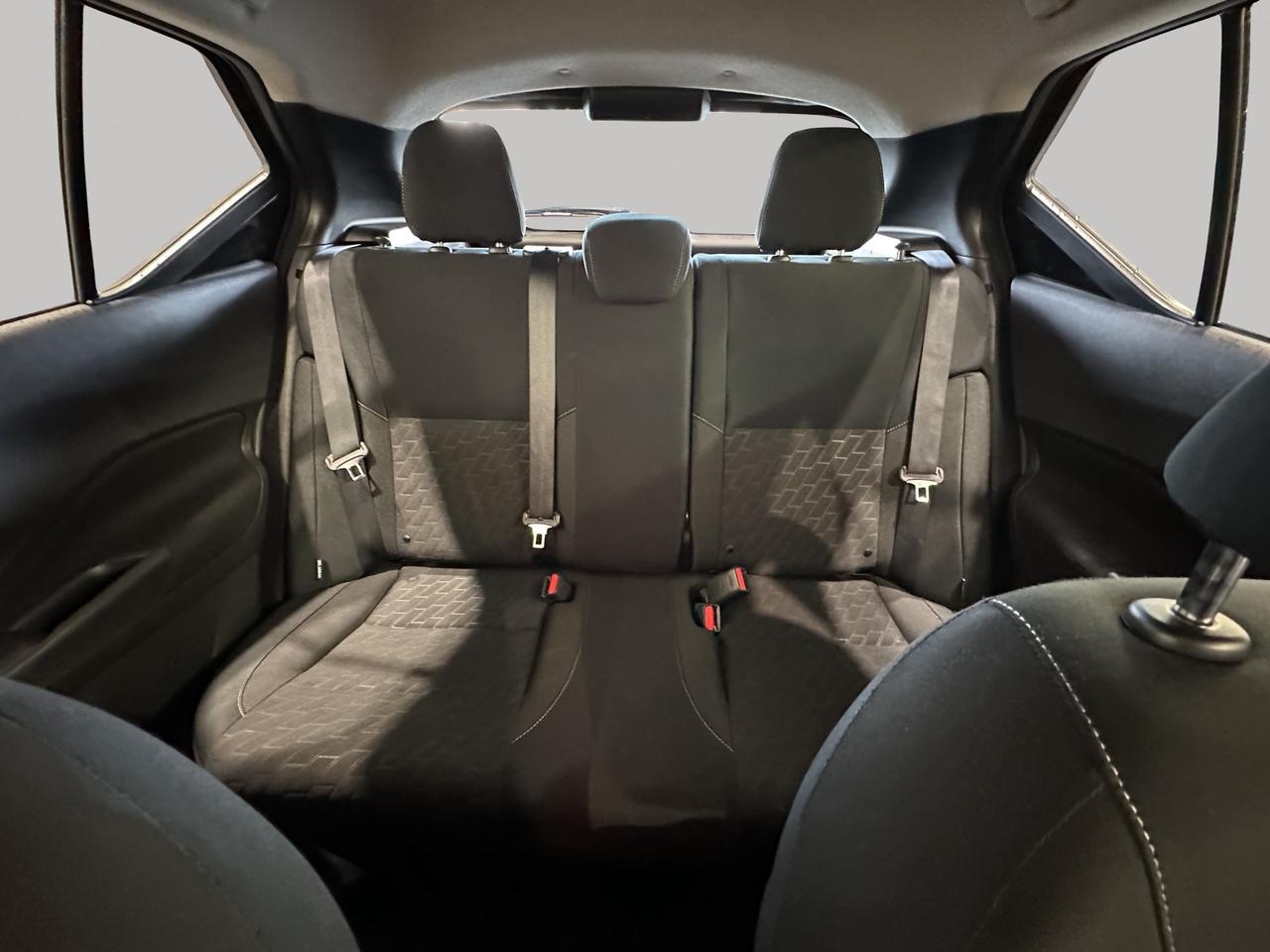 2025 Nissan Kicks Play SV | Reverse Cam | Heated Seats Photo