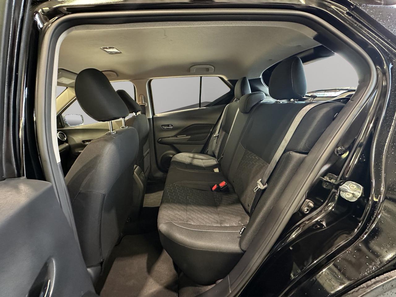 2025 Nissan Kicks Play SV | Reverse Cam | Heated Seats Photo