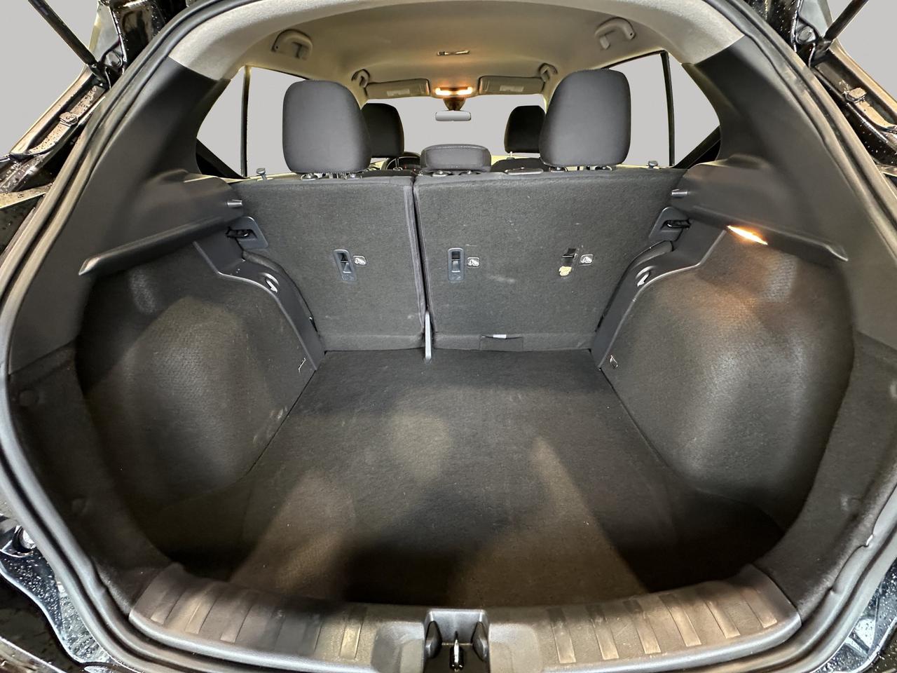 2025 Nissan Kicks Play SV | Reverse Cam | Heated Seats Photo