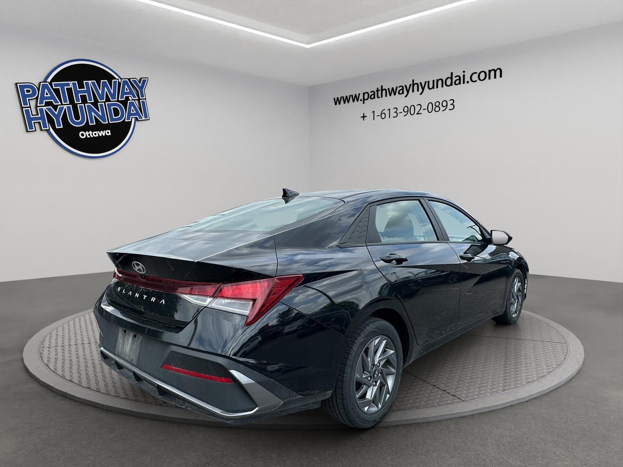 2024 Hyundai Elantra Preferred | Reverse Cam | Heated Seats Photo
