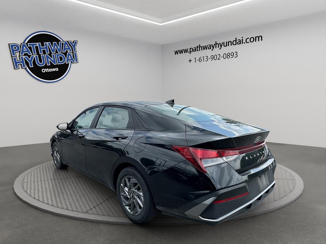 2024 Hyundai Elantra Preferred | Reverse Cam | Heated Seats Photo4