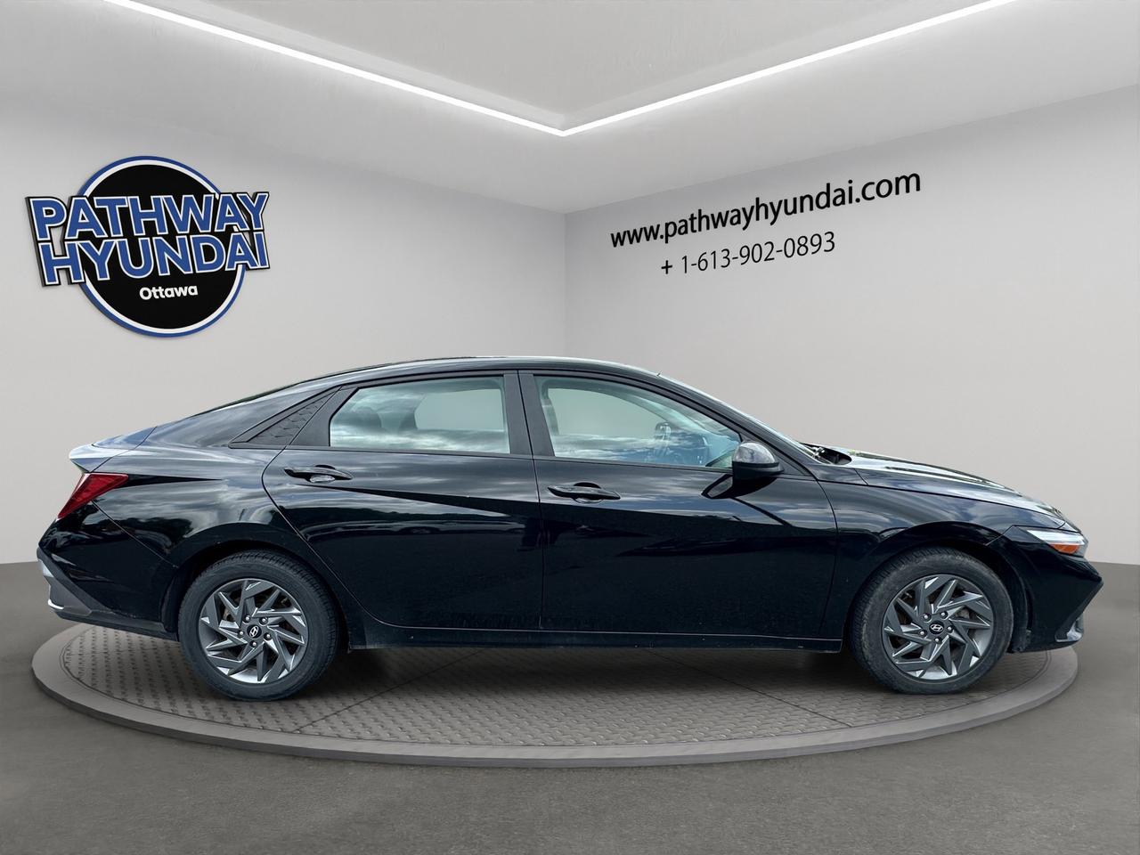 2024 Hyundai Elantra Preferred | Reverse Cam | Heated Seats Photo