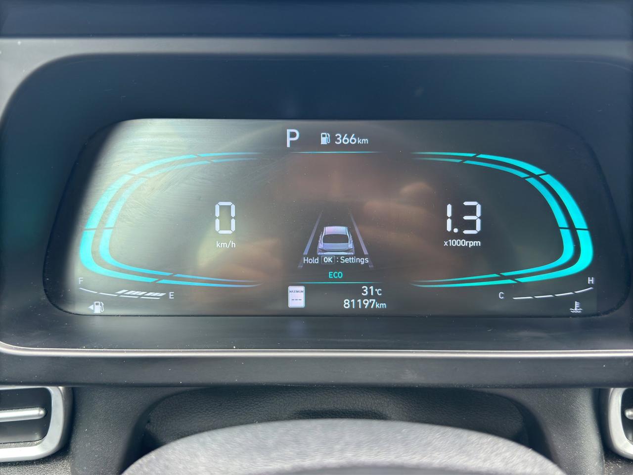 2024 Hyundai Elantra Preferred | Reverse Cam | Heated Seats Photo