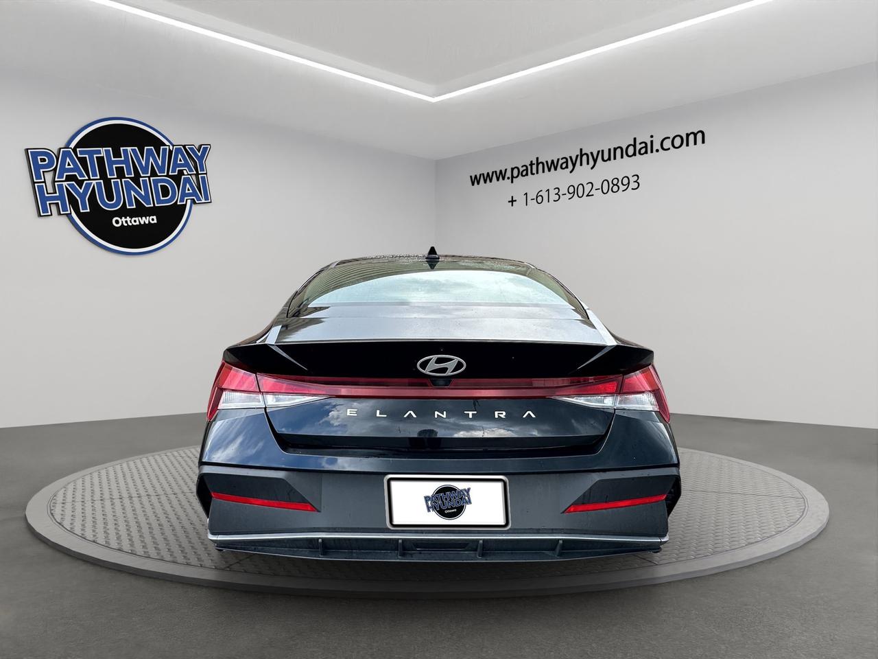 2024 Hyundai Elantra Preferred | Reverse Cam | Heated Seats Photo4