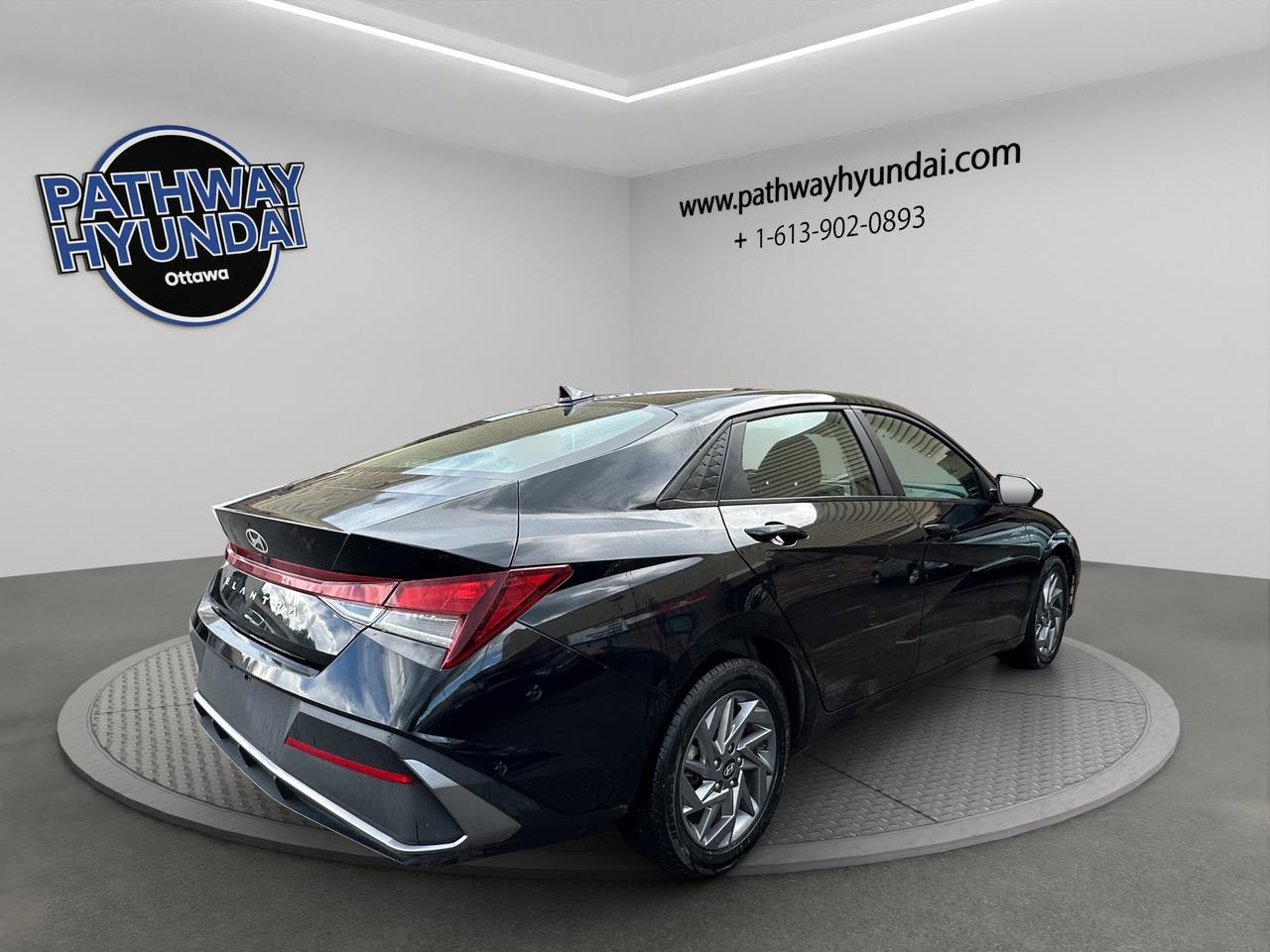 2024 Hyundai Elantra Preferred | Reverse Cam | Heated Seats Photo