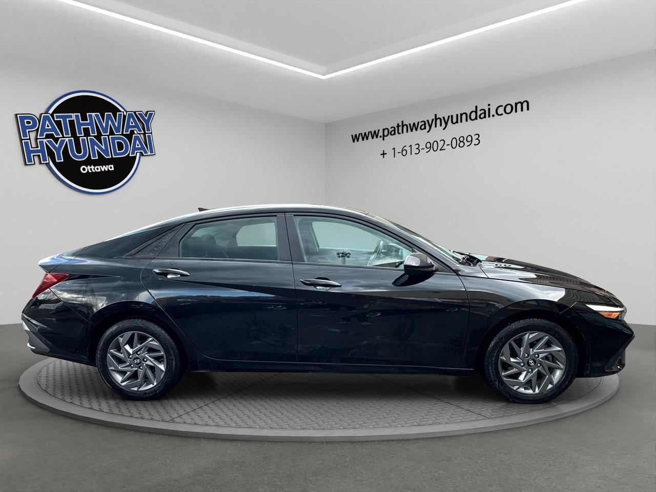2024 Hyundai Elantra Preferred | Reverse Cam | Heated Seats Photo