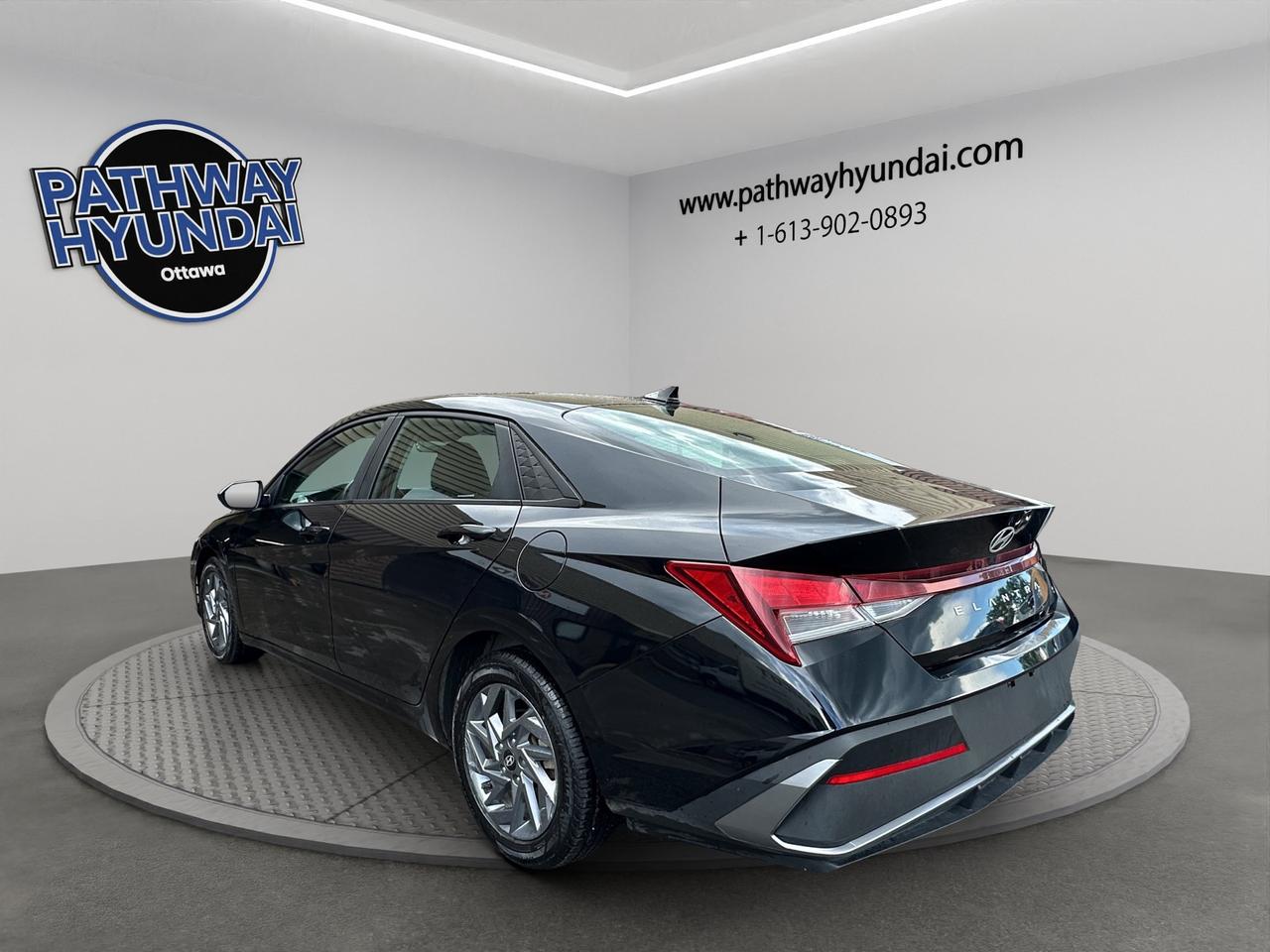 2024 Hyundai Elantra Preferred | Reverse Cam | Heated Seats Photo