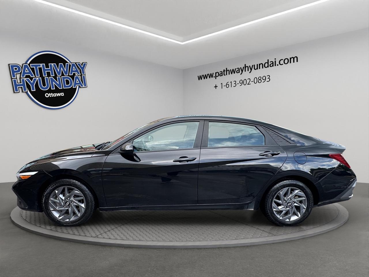 2024 Hyundai Elantra Preferred | Reverse Cam | Heated Seats Photo