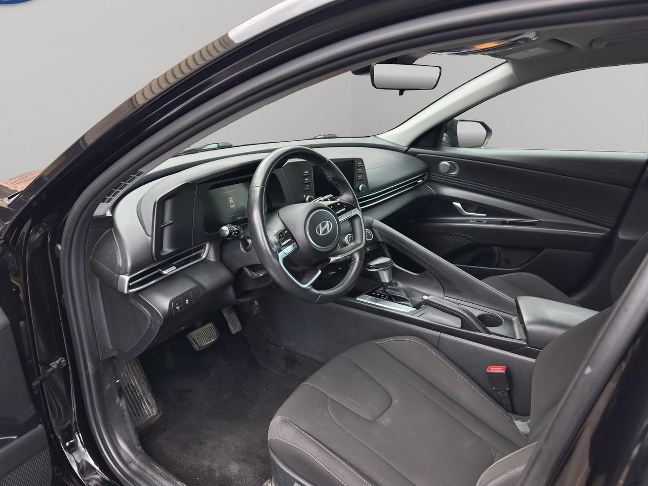 2024 Hyundai Elantra Preferred | Reverse Cam | Heated Seats Photo