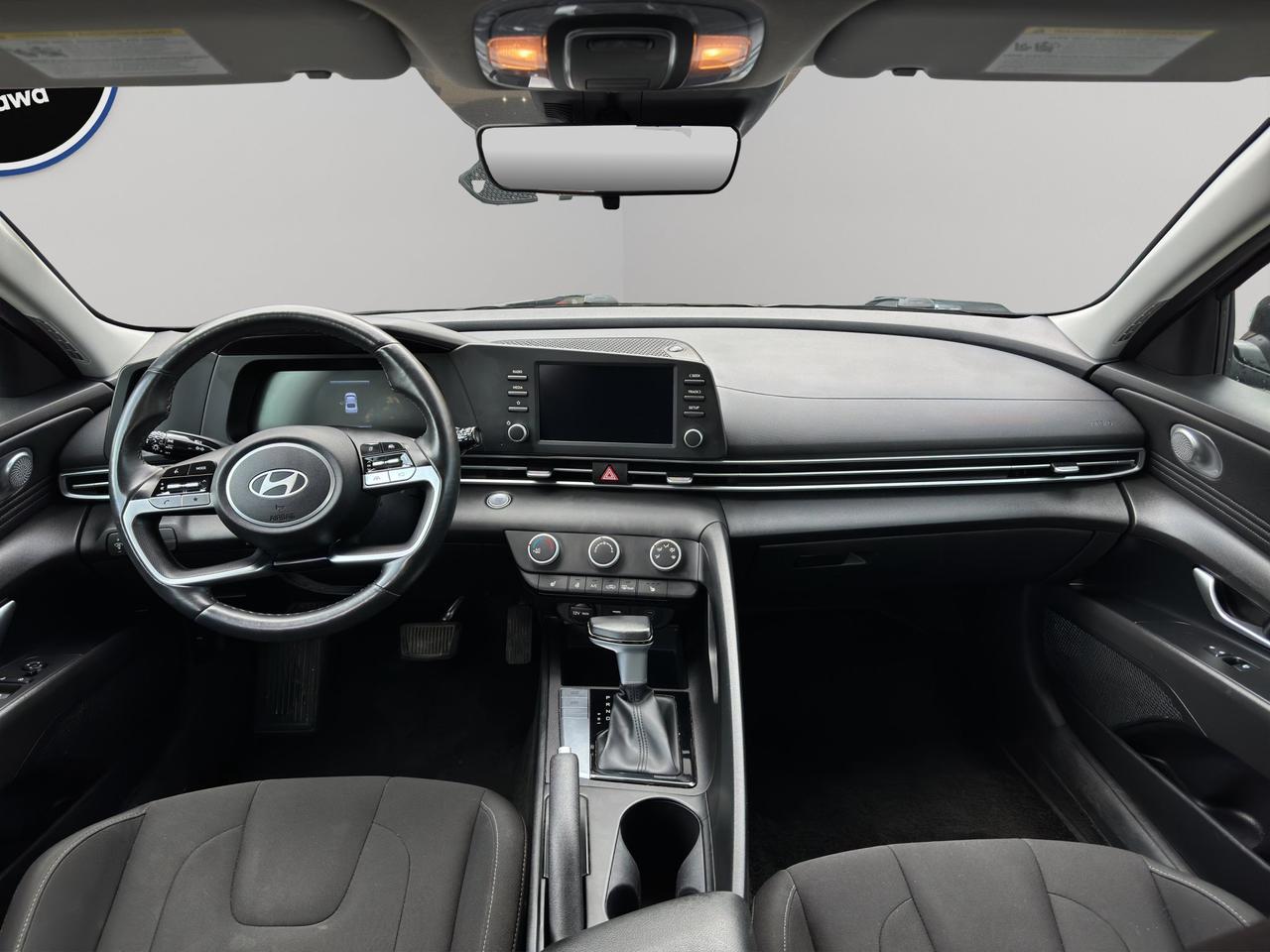 2024 Hyundai Elantra Preferred | Reverse Cam | Heated Seats Photo