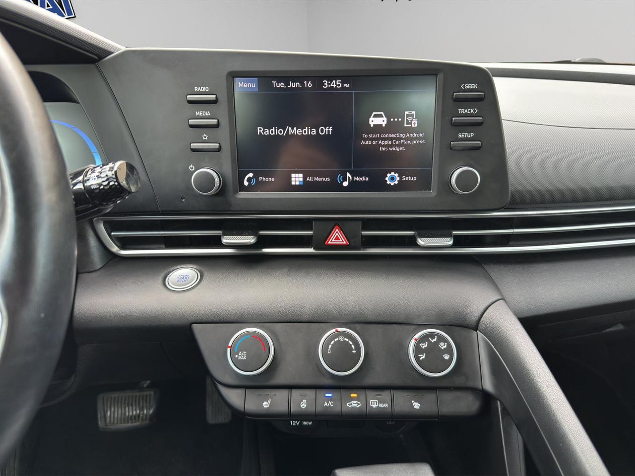 2024 Hyundai Elantra Preferred | Reverse Cam | Heated Seats Photo