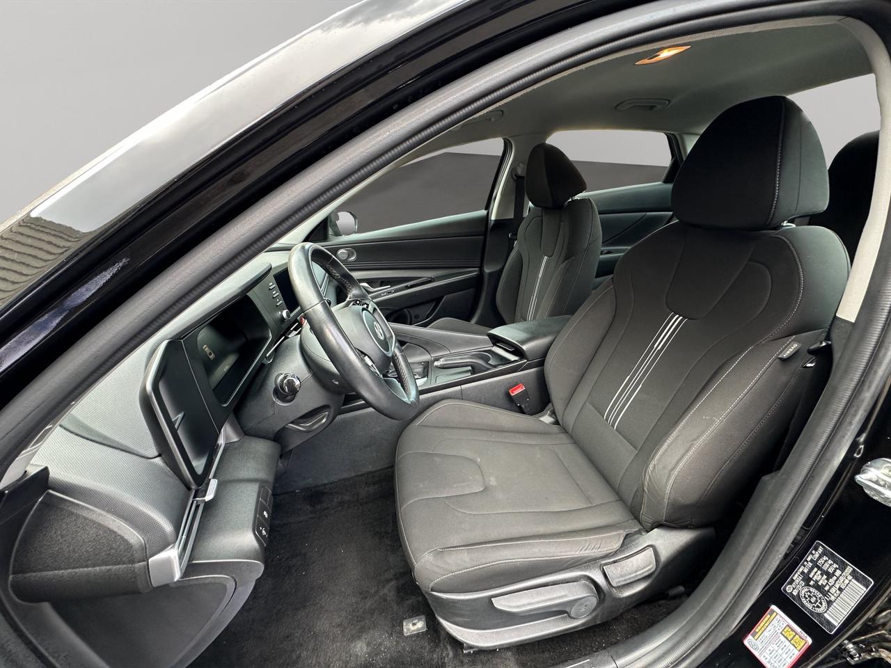 2024 Hyundai Elantra Preferred | Reverse Cam | Heated Seats Photo