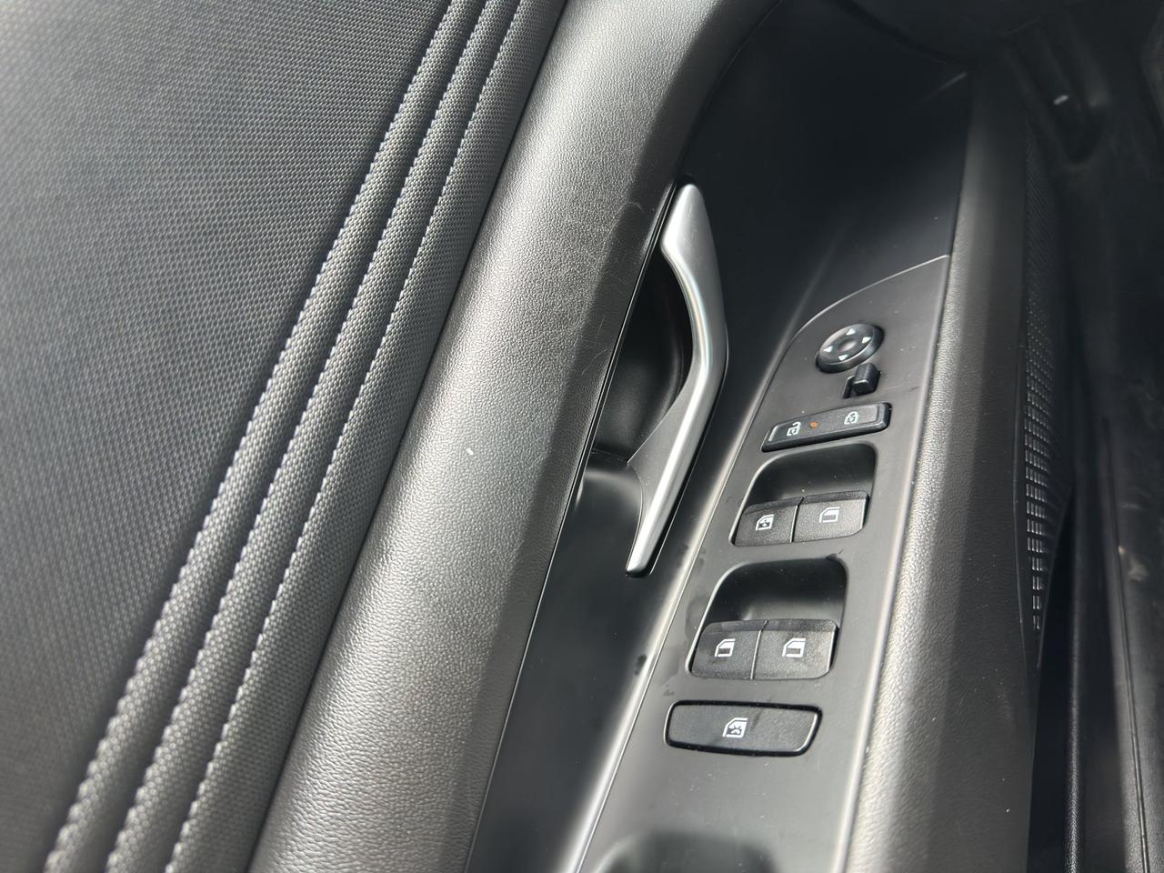 2024 Hyundai Elantra Preferred | Reverse Cam | Heated Seats Photo