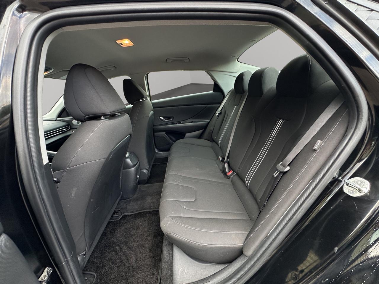 2024 Hyundai Elantra Preferred | Reverse Cam | Heated Seats Photo