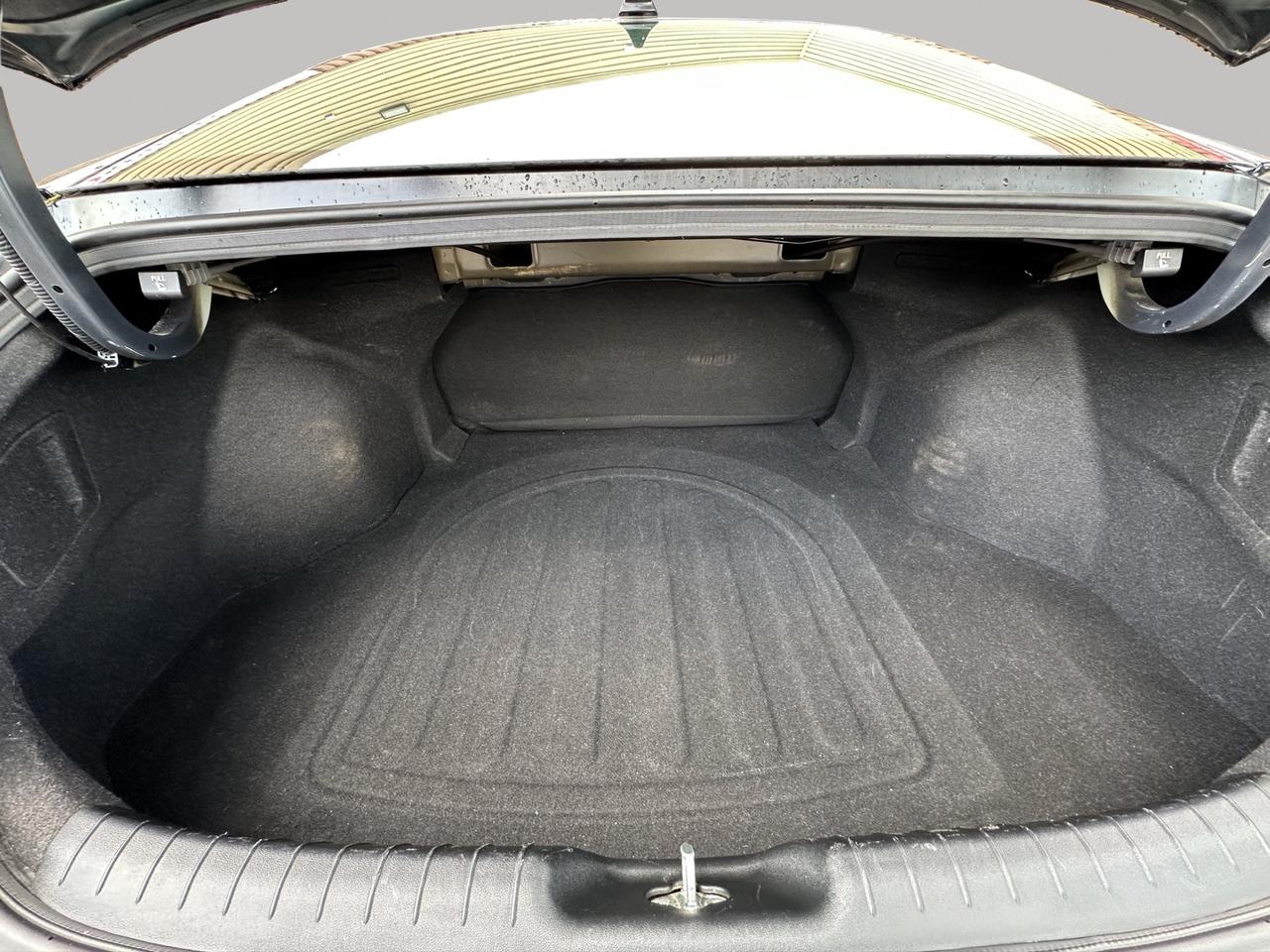 2024 Hyundai Elantra Preferred | Reverse Cam | Heated Seats Photo
