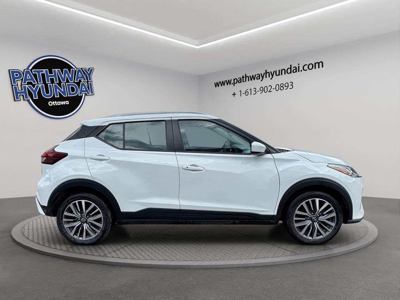 2025 Nissan Kicks Play SV | Reverse Cam | Heated Seats Photo