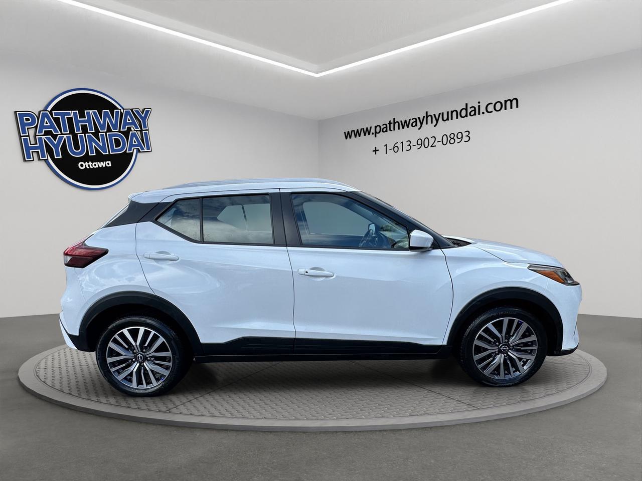 2025 Nissan Kicks Play SV | Reverse Cam | Heated Seats Photo