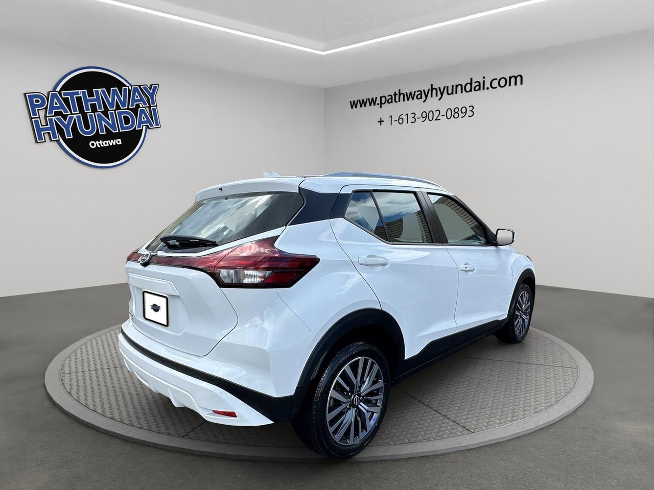 2025 Nissan Kicks Play SV | Reverse Cam | Heated Seats Photo