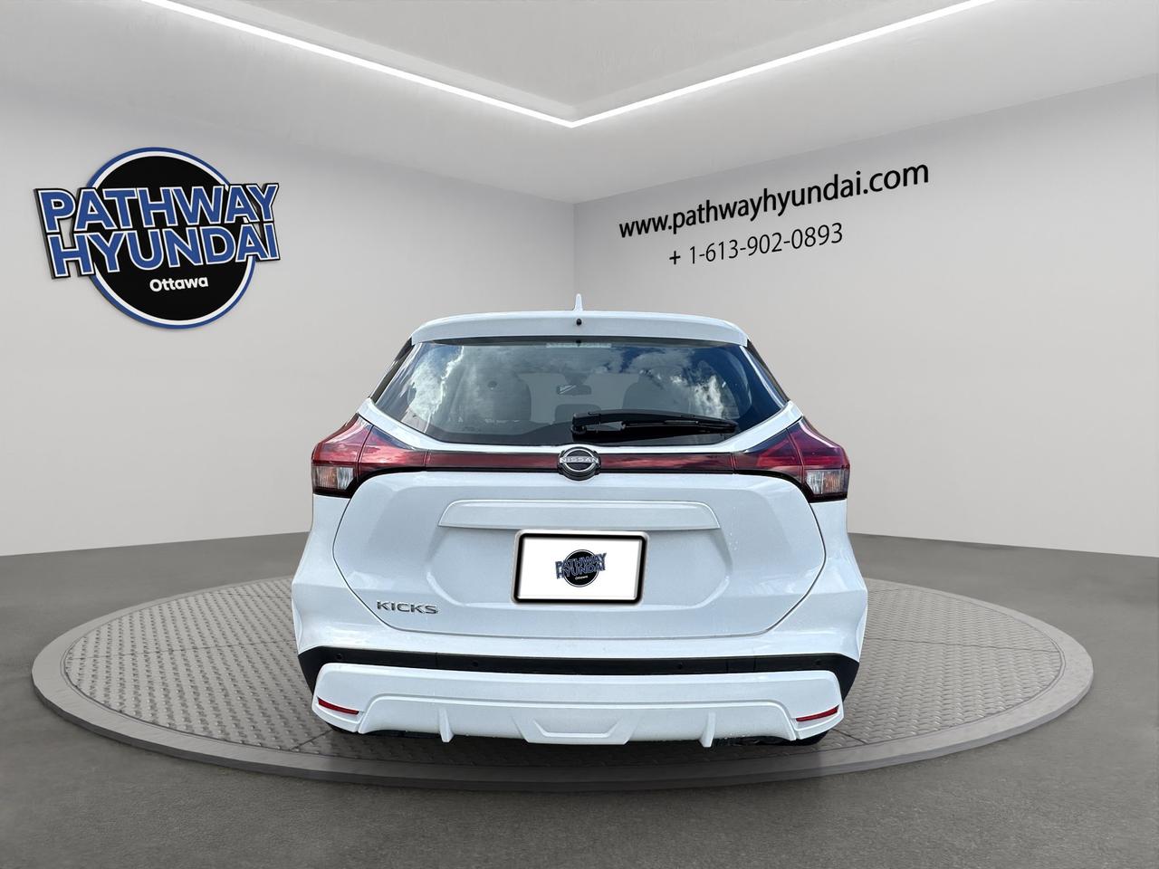 2025 Nissan Kicks Play SV | Reverse Cam | Heated Seats Photo