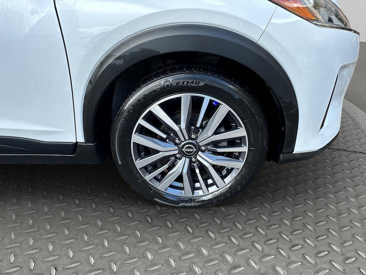2025 Nissan Kicks Play SV | Reverse Cam | Heated Seats Photo
