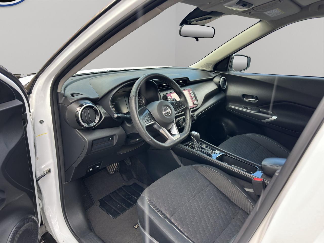2025 Nissan Kicks Play SV | Reverse Cam | Heated Seats Photo