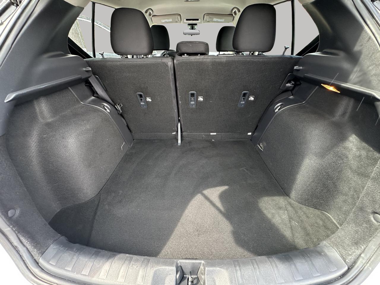 2025 Nissan Kicks Play SV | Reverse Cam | Heated Seats Photo