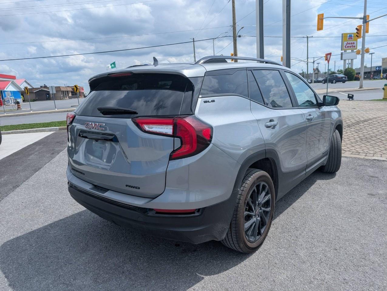 2024 GMC Terrain AWD SLE Photo