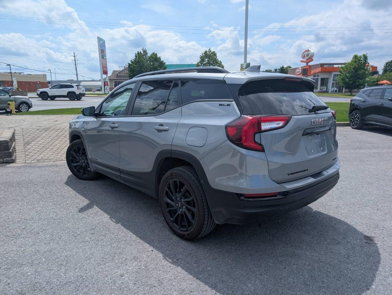 2024 GMC Terrain AWD SLE Photo4