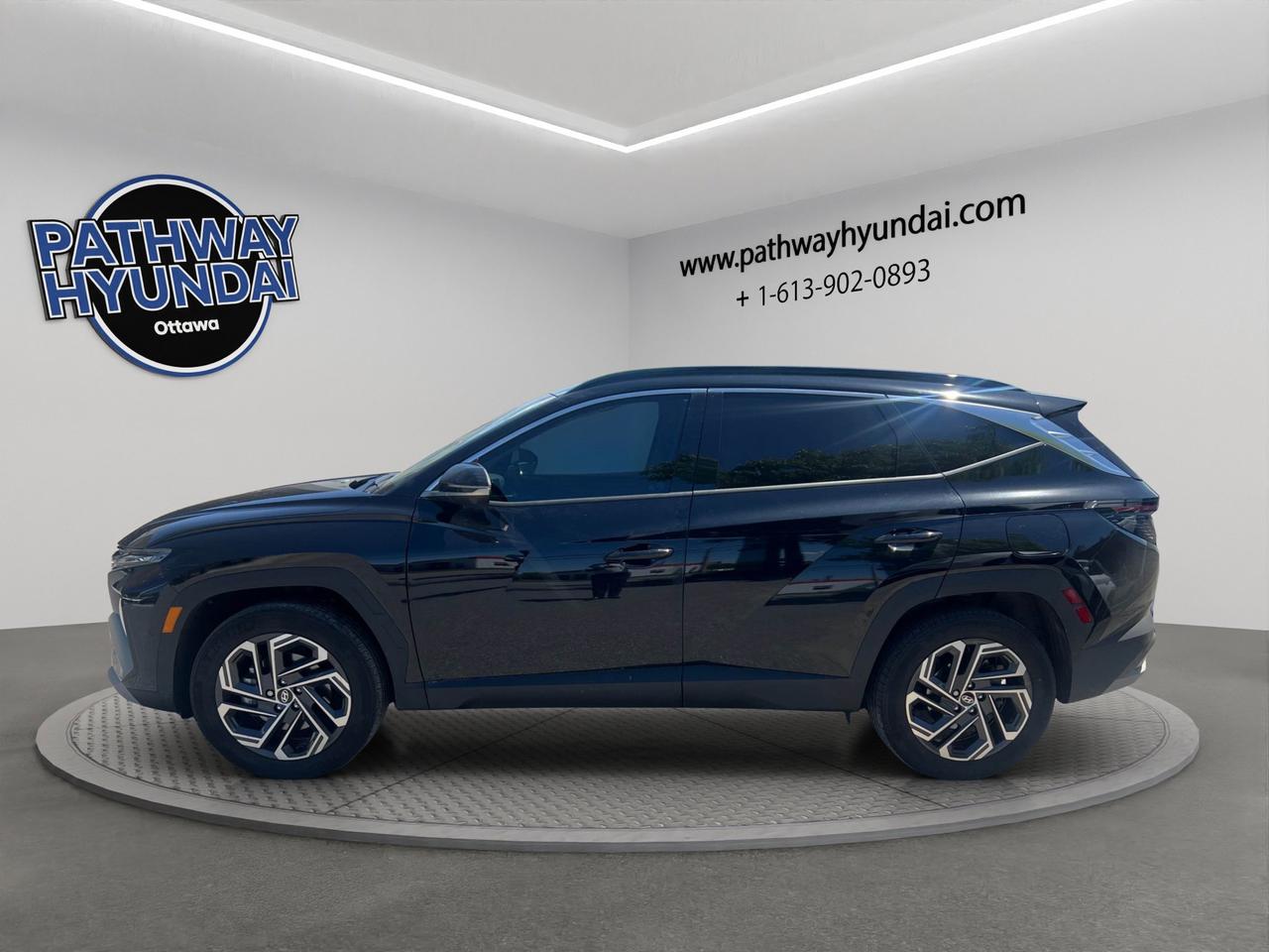 2025 Hyundai Tucson Hybrid Ultimate Photo3