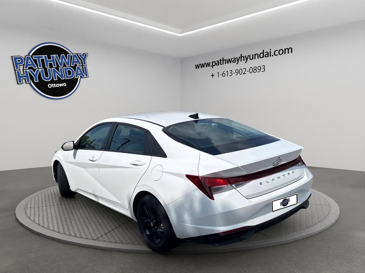 2023 Hyundai Elantra Preferred | Reverse Cam | Heated Seats Photo