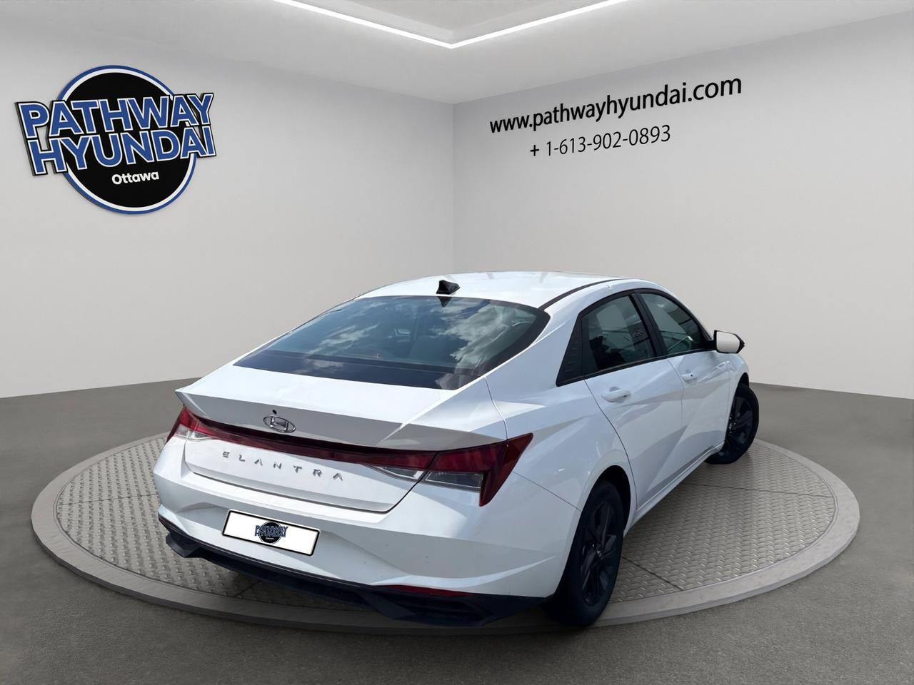 2023 Hyundai Elantra Preferred | Reverse Cam | Heated Seats Photo