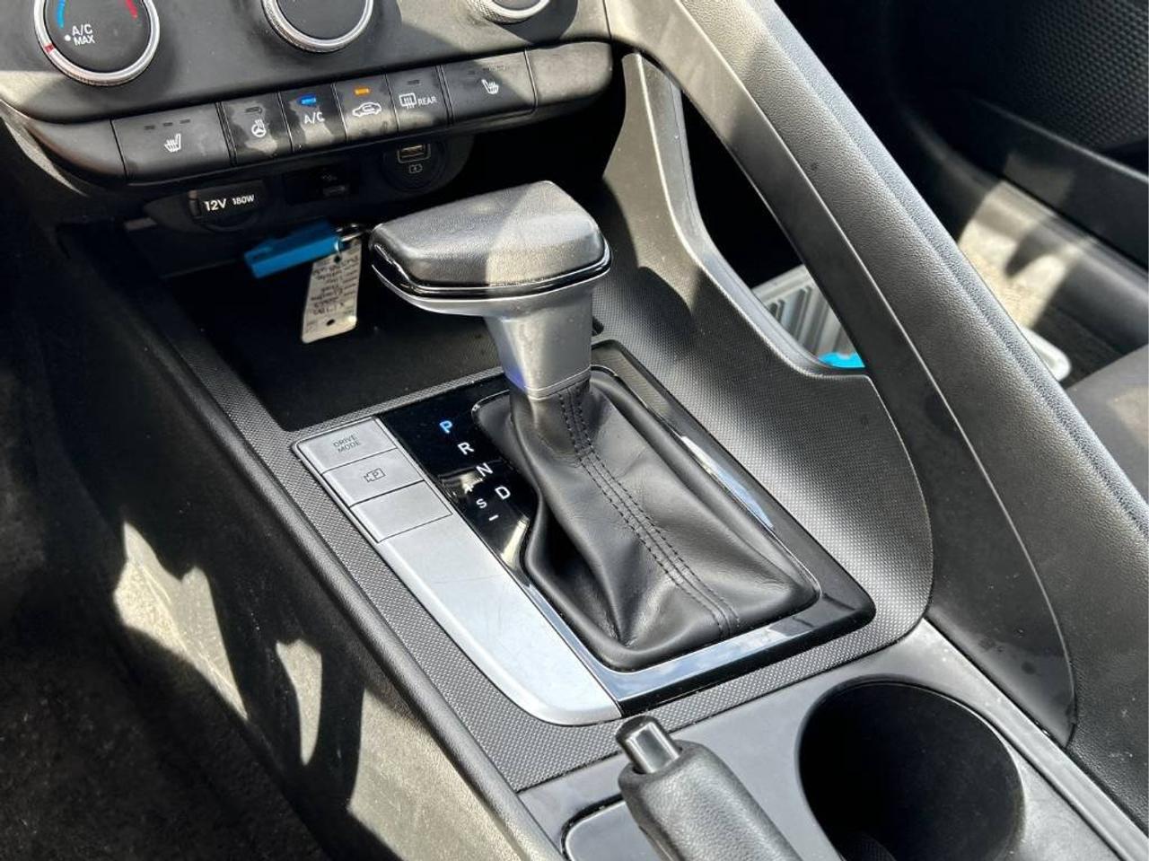 2023 Hyundai Elantra Preferred | Reverse Cam | Heated Seats Photo