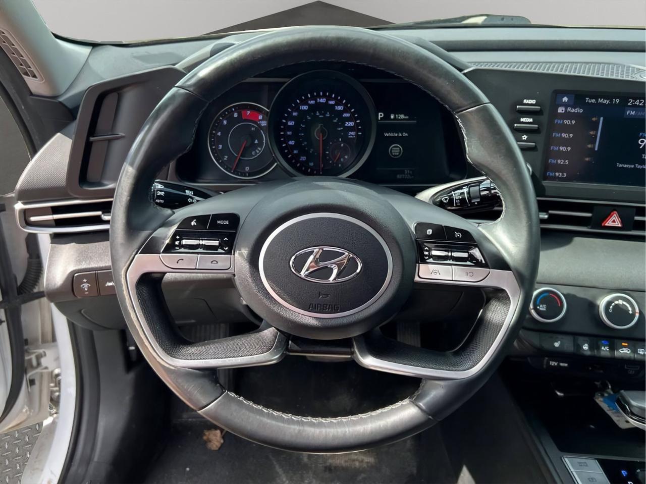 2023 Hyundai Elantra Preferred | Reverse Cam | Heated Seats Photo