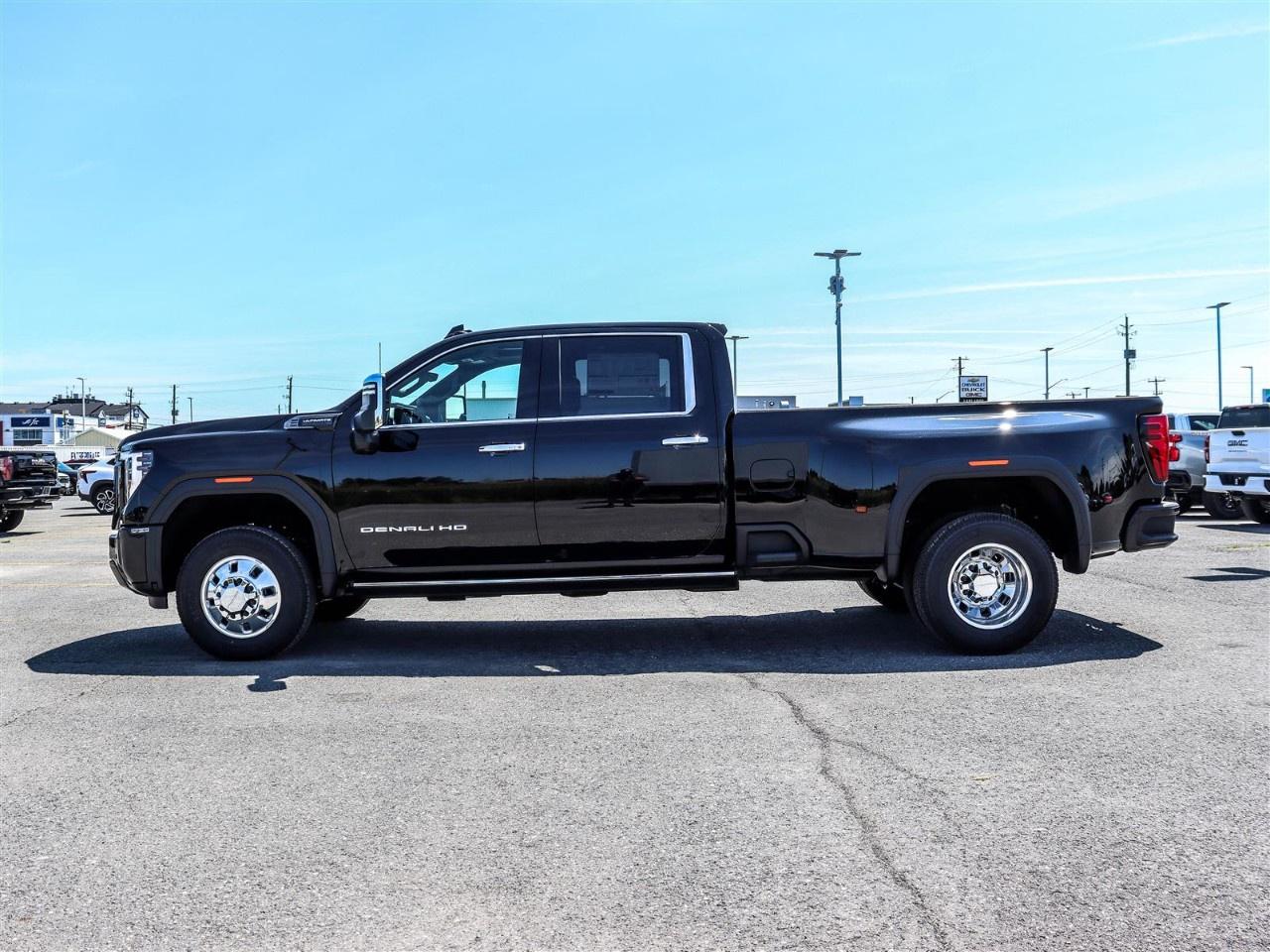 2026 GMC Sierra 3500HD 4WD Crew Cab Long Box Denali Ultimate Photo