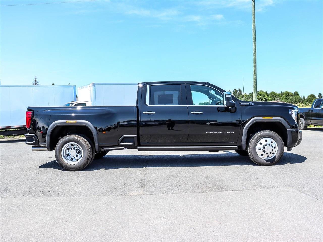 2026 GMC Sierra 3500HD 4WD Crew Cab Long Box Denali Ultimate Photo