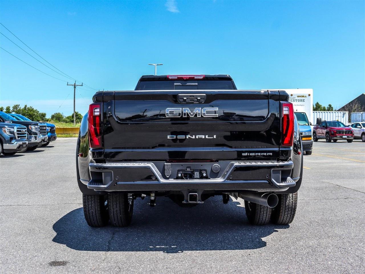 2026 GMC Sierra 3500HD 4WD Crew Cab Long Box Denali Ultimate Photo3