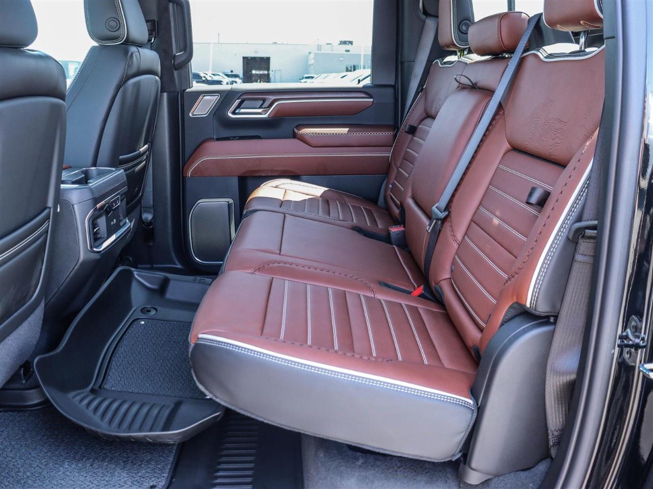 2026 GMC Sierra 3500HD 4WD Crew Cab Long Box Denali Ultimate Photo