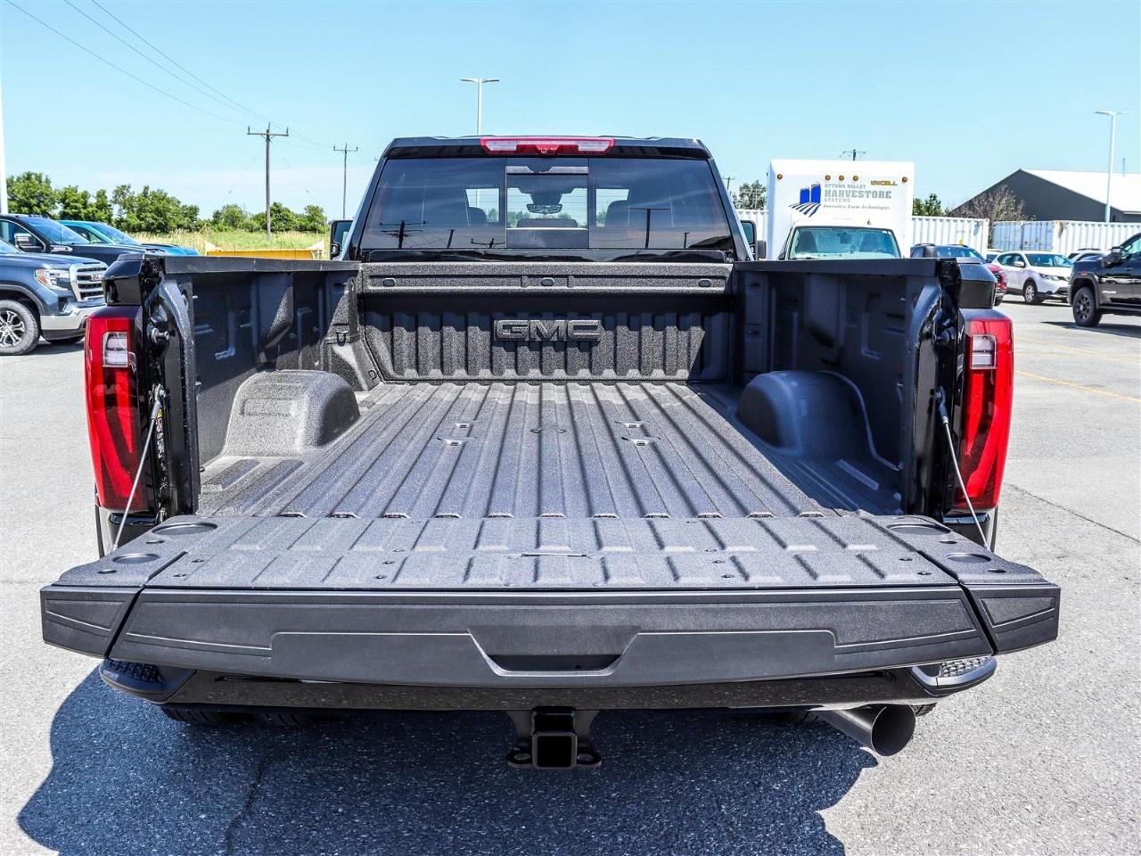 2026 GMC Sierra 3500HD 4WD Crew Cab Long Box Denali Ultimate Photo