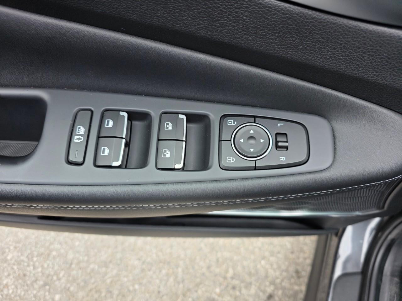 2023 Hyundai Santa Fe Preferred w/Trend Package 4dr All-Wheel Drive Photo