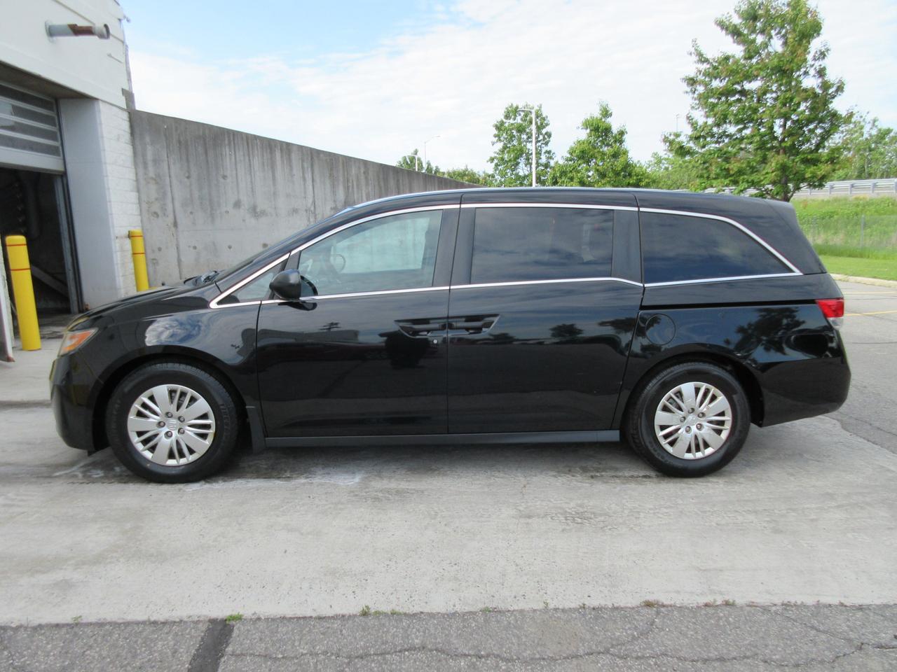 2016 Honda Odyssey LX (A6) Passenger Van Photo